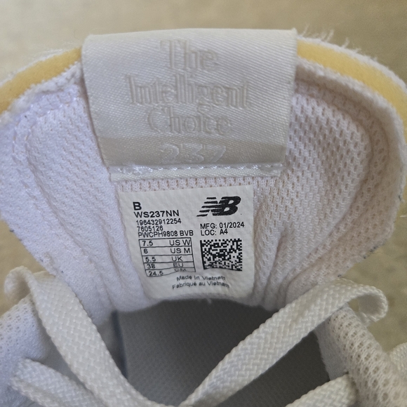 New Balance 237 - Picture 15 of 15